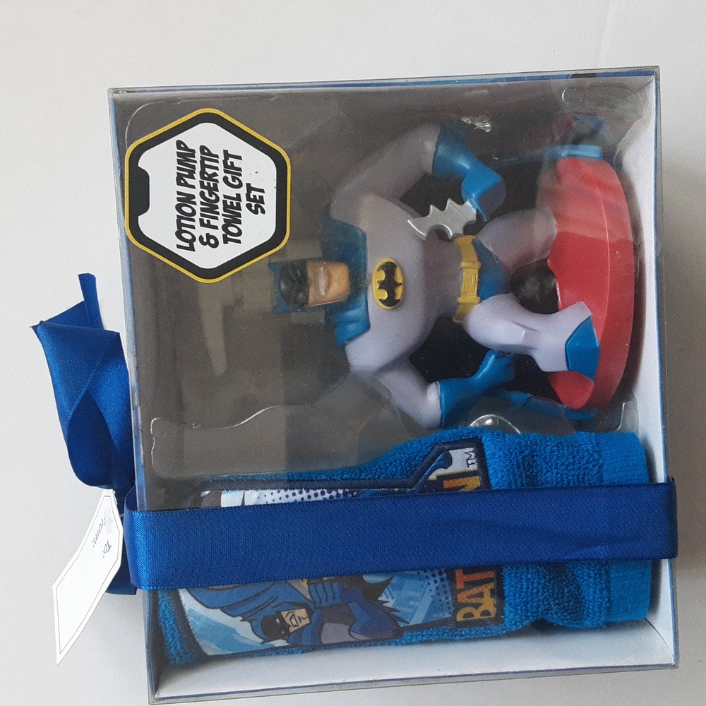 Batman Lotion Pump & Fingertip Towel Set New
